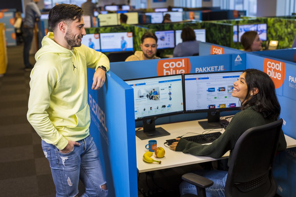 Coolblue-Klantenservice-Millennium.JPG Klantenservicemedewerkers
